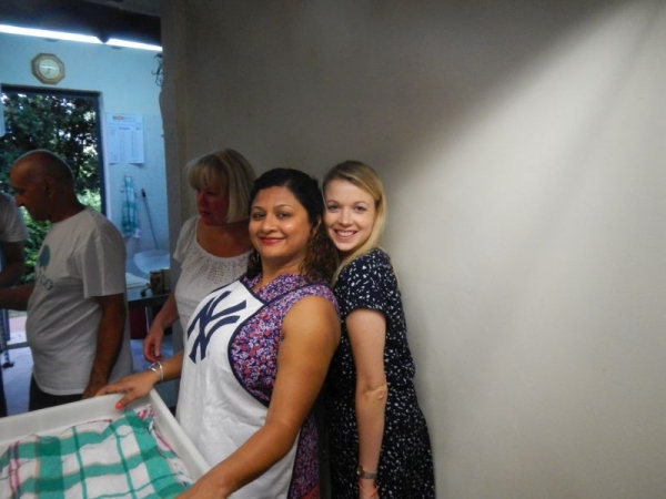 new friends from the old England , Apcksha group